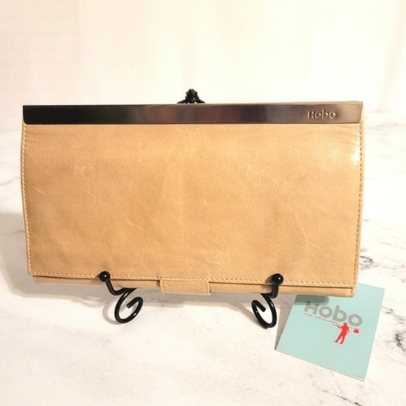 NWT HOBO The Original Vintage Beautiful Tan Leather Wallet/Clutch - Picture 1 of 12